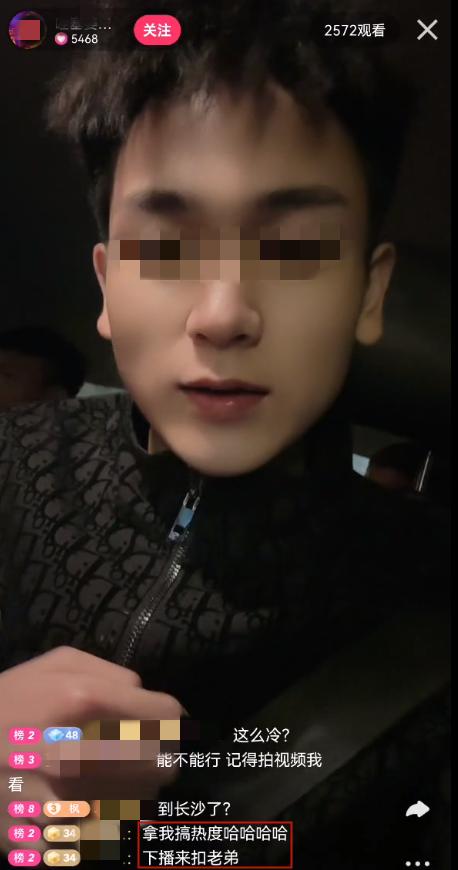 DƬ